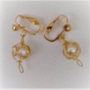 💮Gold & 'pearl' no pierce CLIP on earrings